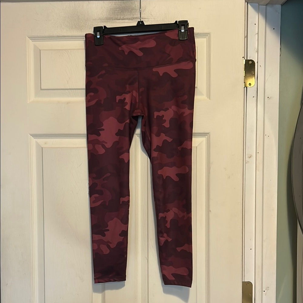 Gap Fit Capri Length Leggings Size Small Camouflage Activewear